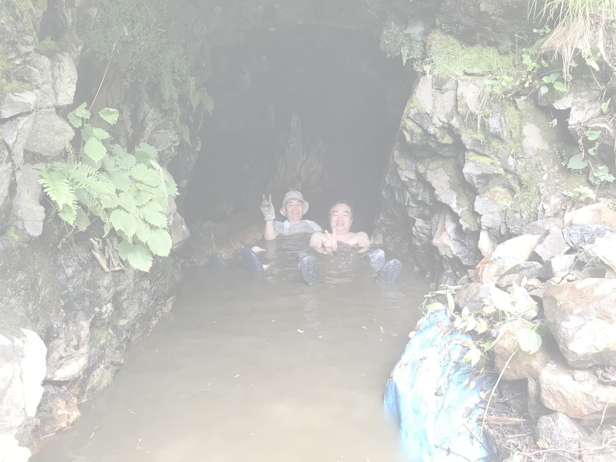 秘湯中の秘湯　洞窟温泉